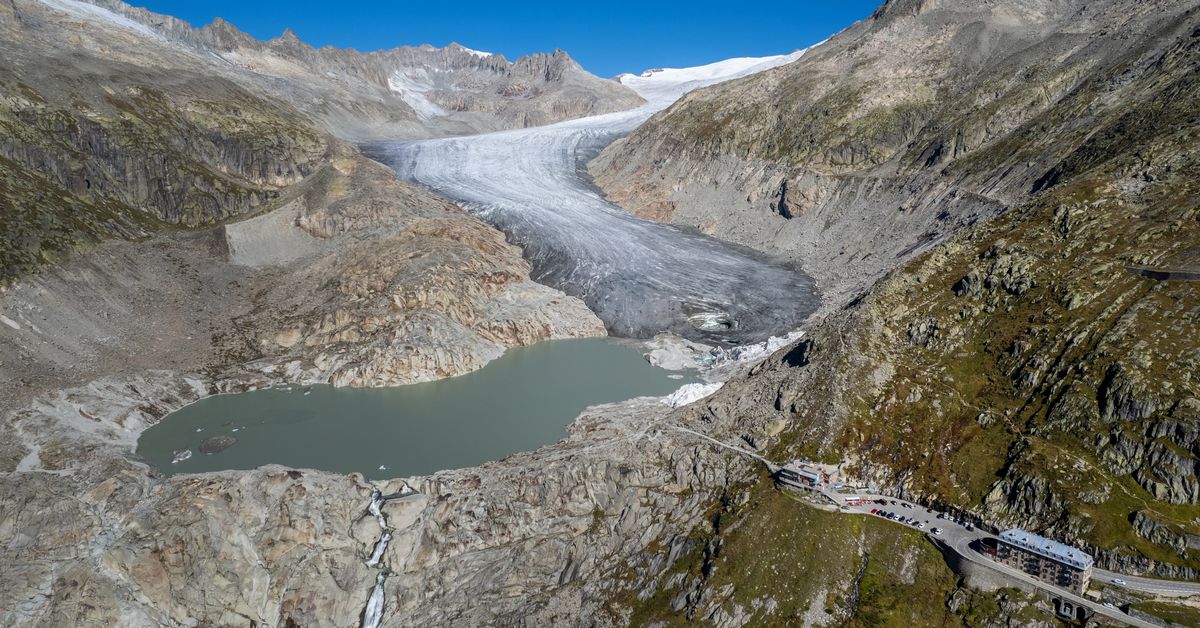 Swiss glaciers lose 10 of volume in worst two years